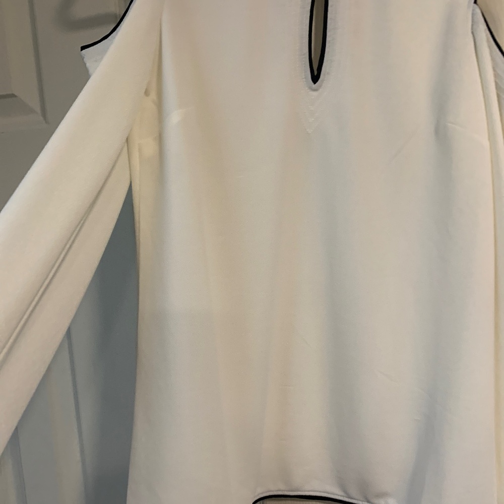 Banana Republic - Cut out shoulder, long‎ sleeve